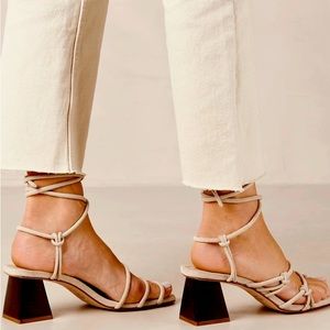 Alohas Goldie - White Leather Sandals *NBW*